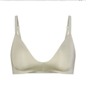 SKIMS T-SHIRT DEMI BRA 42 D in color TALC